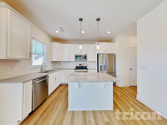5th image of 402 Porterfield Dr