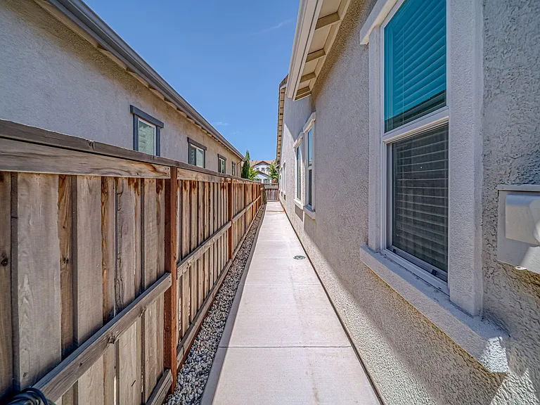 1914 Balsam Ct — Photo 11