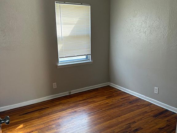 4th image of 1716 Greenwood Ave