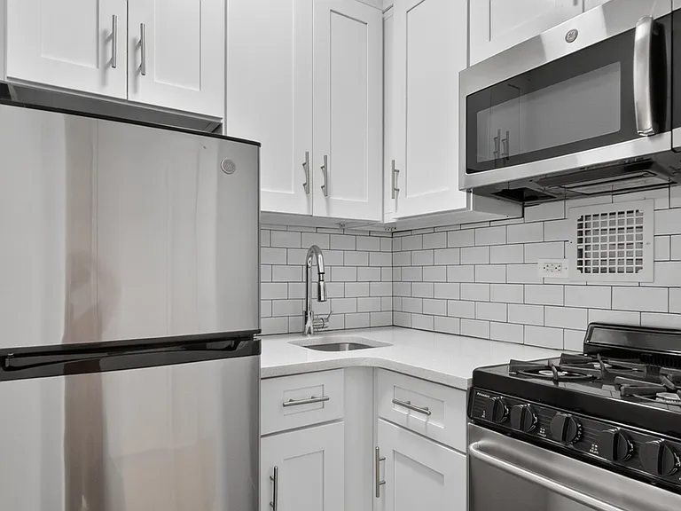 150 E 30th St #7B — Photo 7
