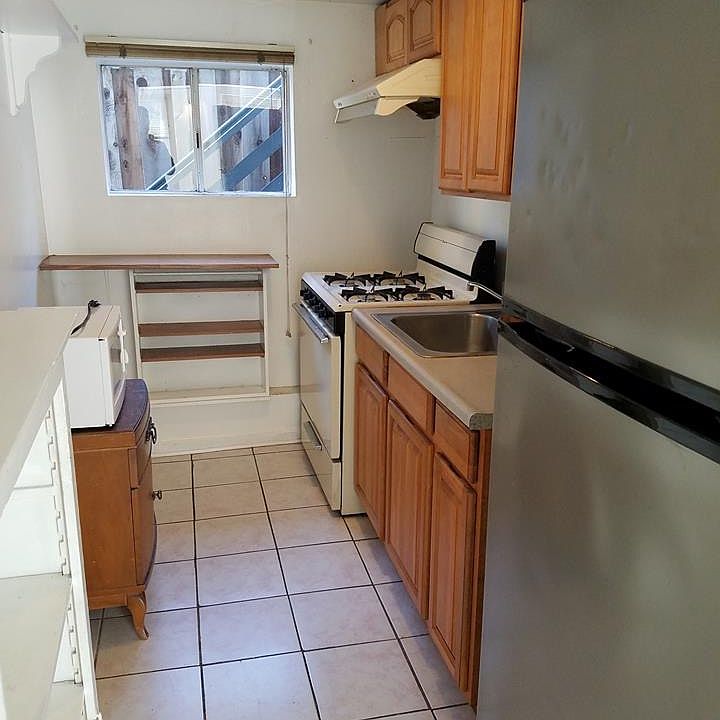 2nd image of 889 Walnut St APT C