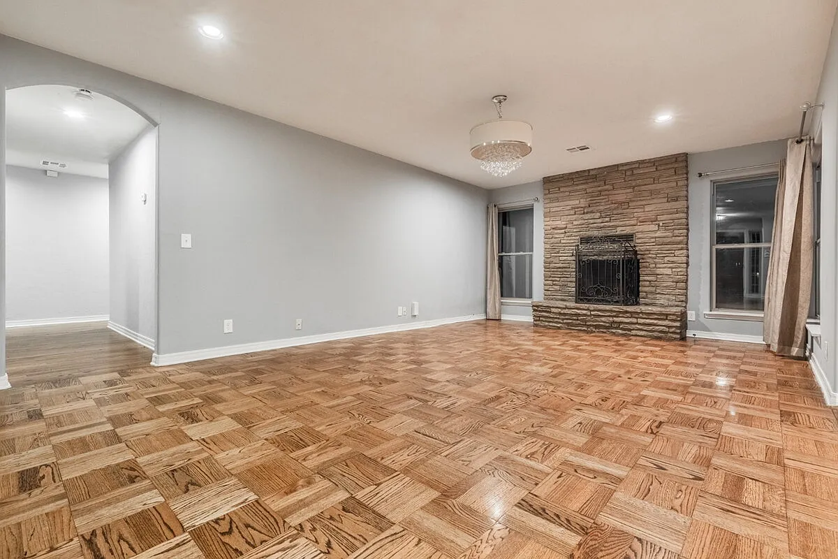 4 bed, 2.0 bath, 2280 sqft, $2,995 — Photo 4