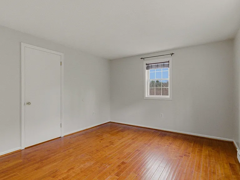 559 Sagamore Ave #15 — Photo 13