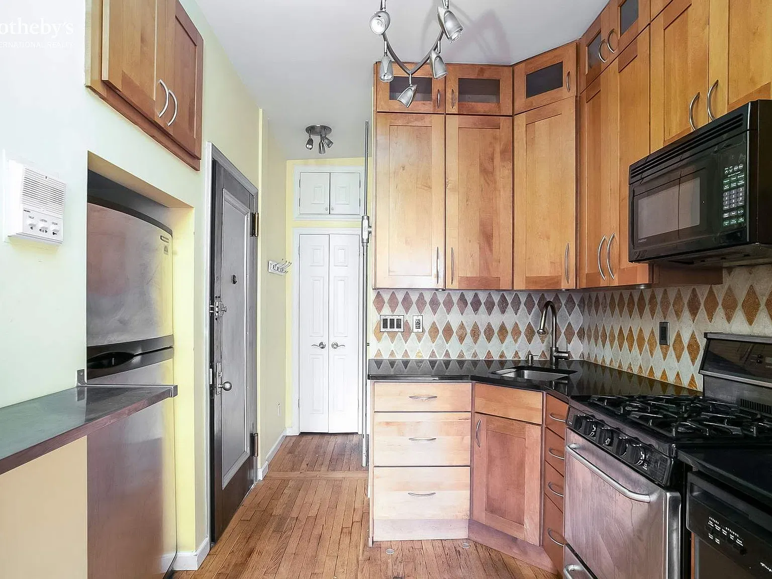 235 East 54th Street — Photo 3