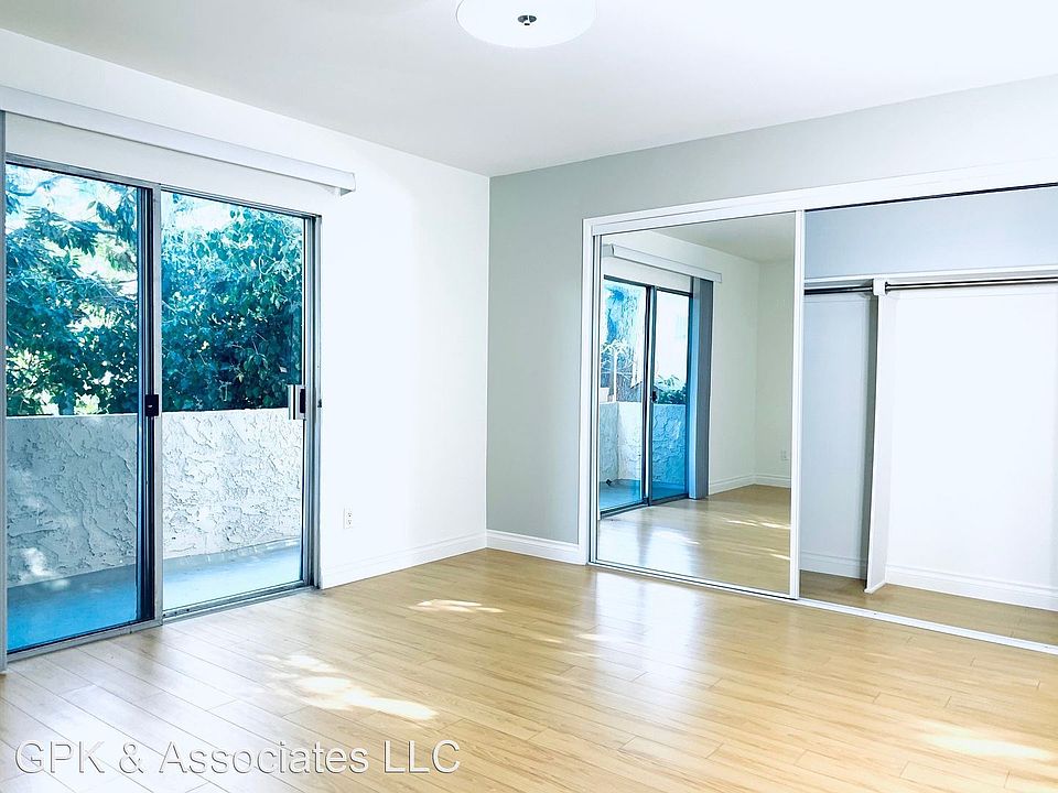 1st image of 3655 Clarington Ave APT 3