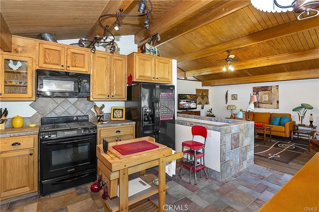 2 bed, 1100 sqft, $2,000 — Photo 3