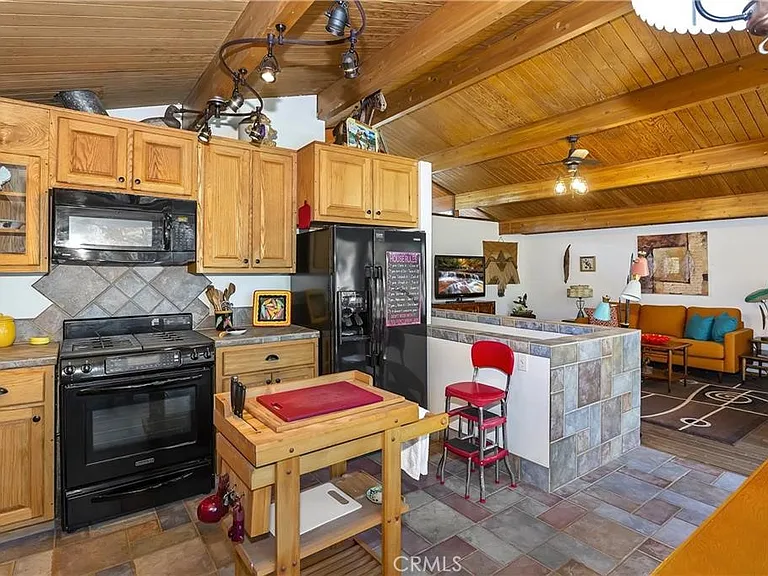 558 Beechnut Dr — Photo 3