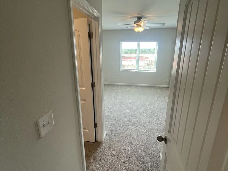 1100 Peony Ln — Photo 9
