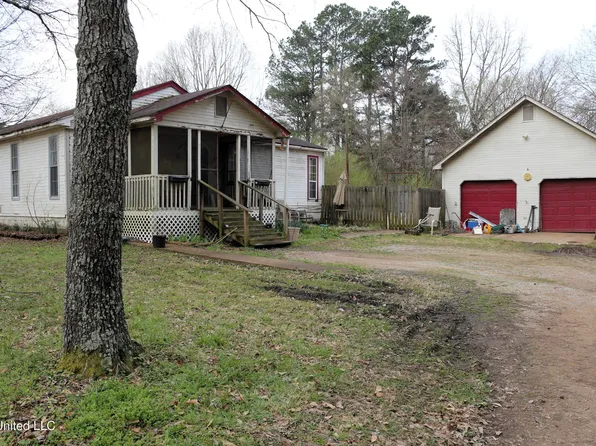 231 Holiday Dr, Byhalia, MS 38611