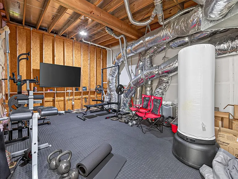 607 Memorial Heights Dr — Photo 28