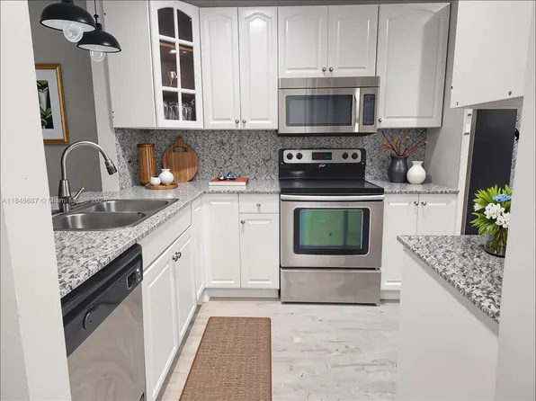 447 Lakeview Dr, Fort Lauderdale, FL 33326