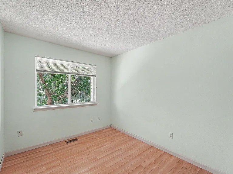 1511 Seneca Cir #131 — Photo 11