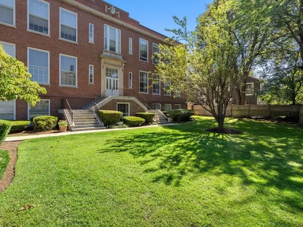 35 Flint St APT 106, Salem, MA 01970