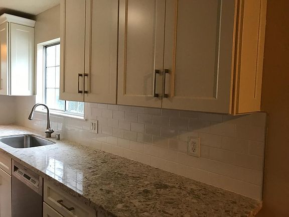 3rd image of 6939 Laurel Oak Way