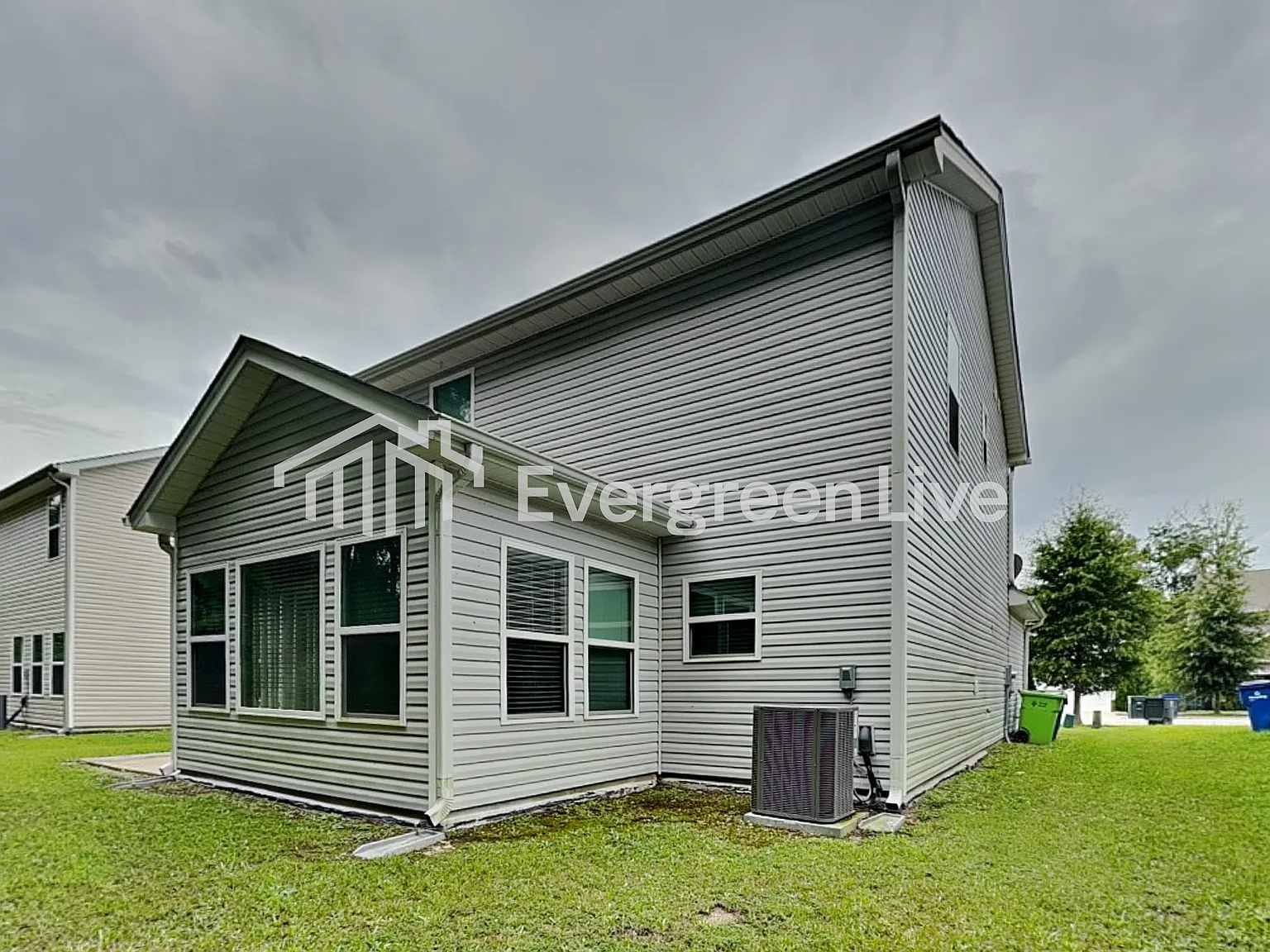 4 bed, 2.5 bath, 2282 sqft, $2,295 — Photo 3