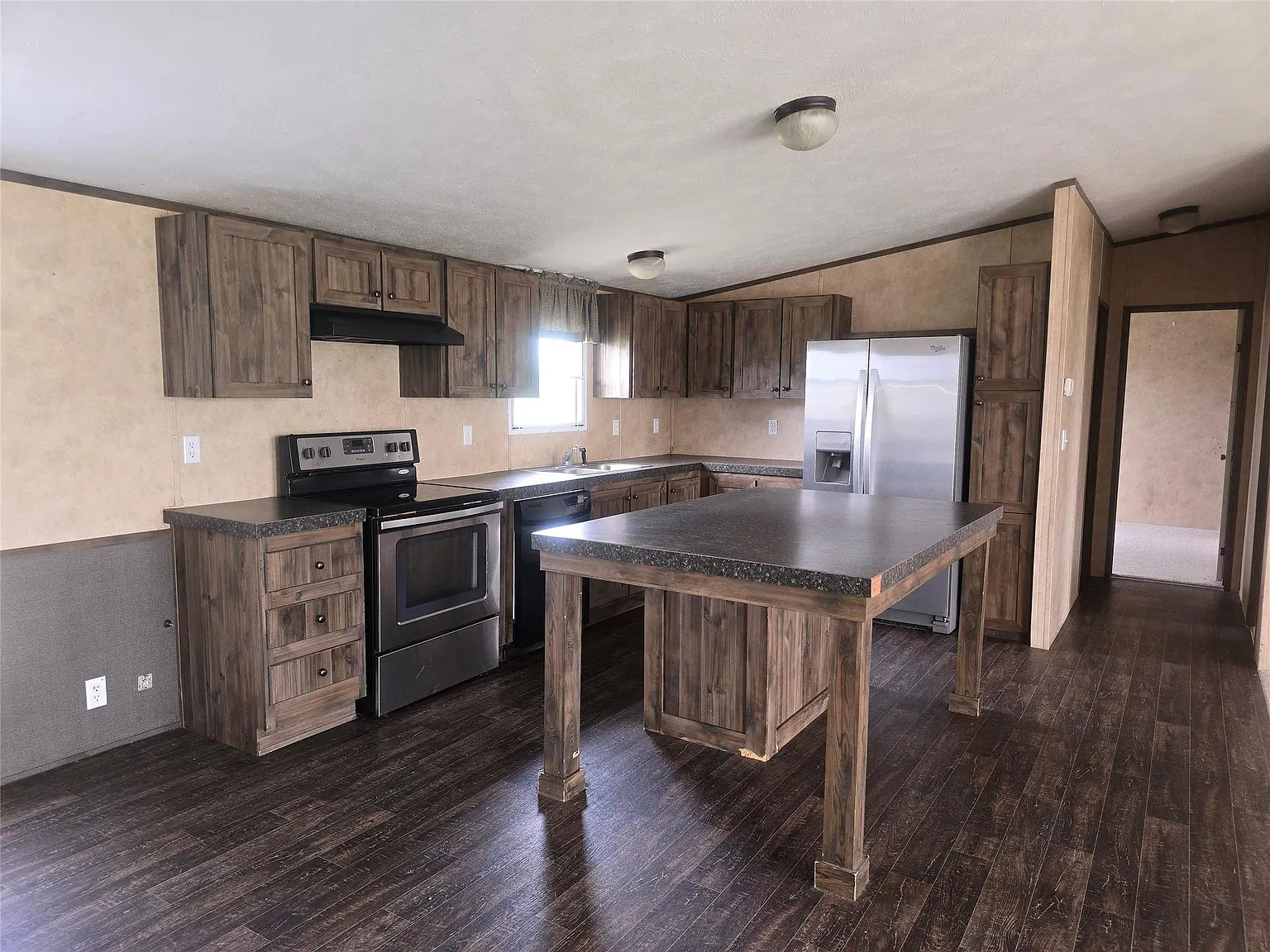 3 bed, 2.0 bath, $1,450 — Photo 2