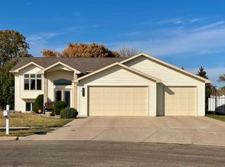 2420 4th Ave SW, Minot, ND 58701