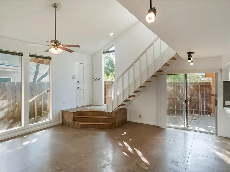 1122 Hollow Creek Dr #1 — Photo 3