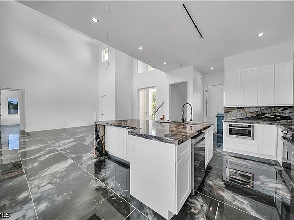3rd image of 1732 Cascade Way N