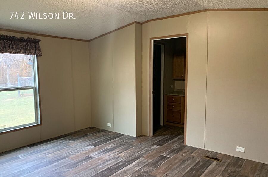 1st image of 742 E Wilson Dr