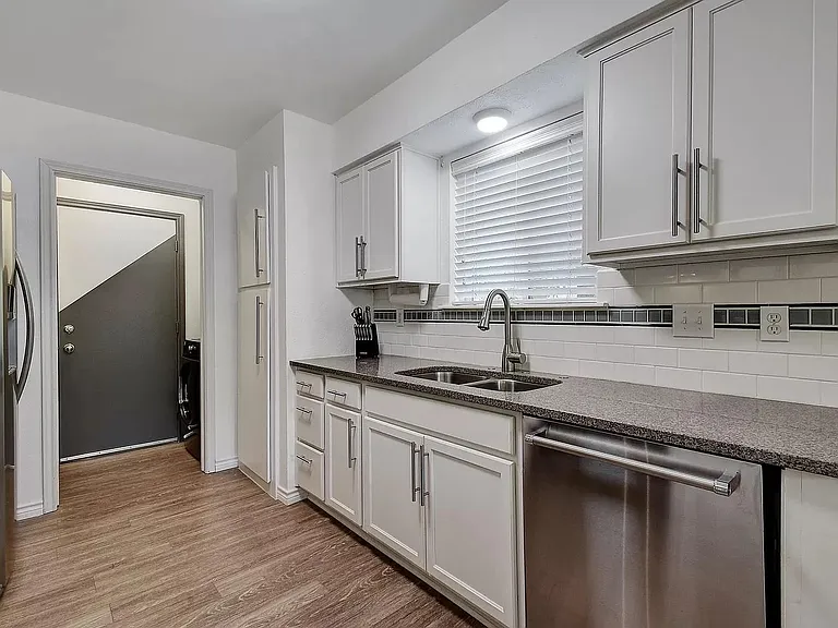 2123 Elysian Flds — Photo 3