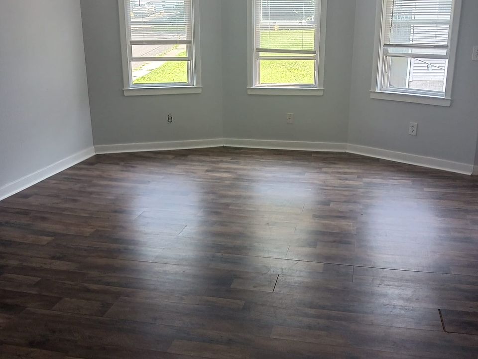 Living room (angle 1)