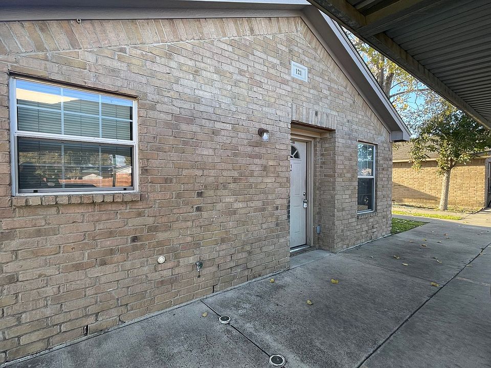 1st image of 121 Cambridge Dr APT 1