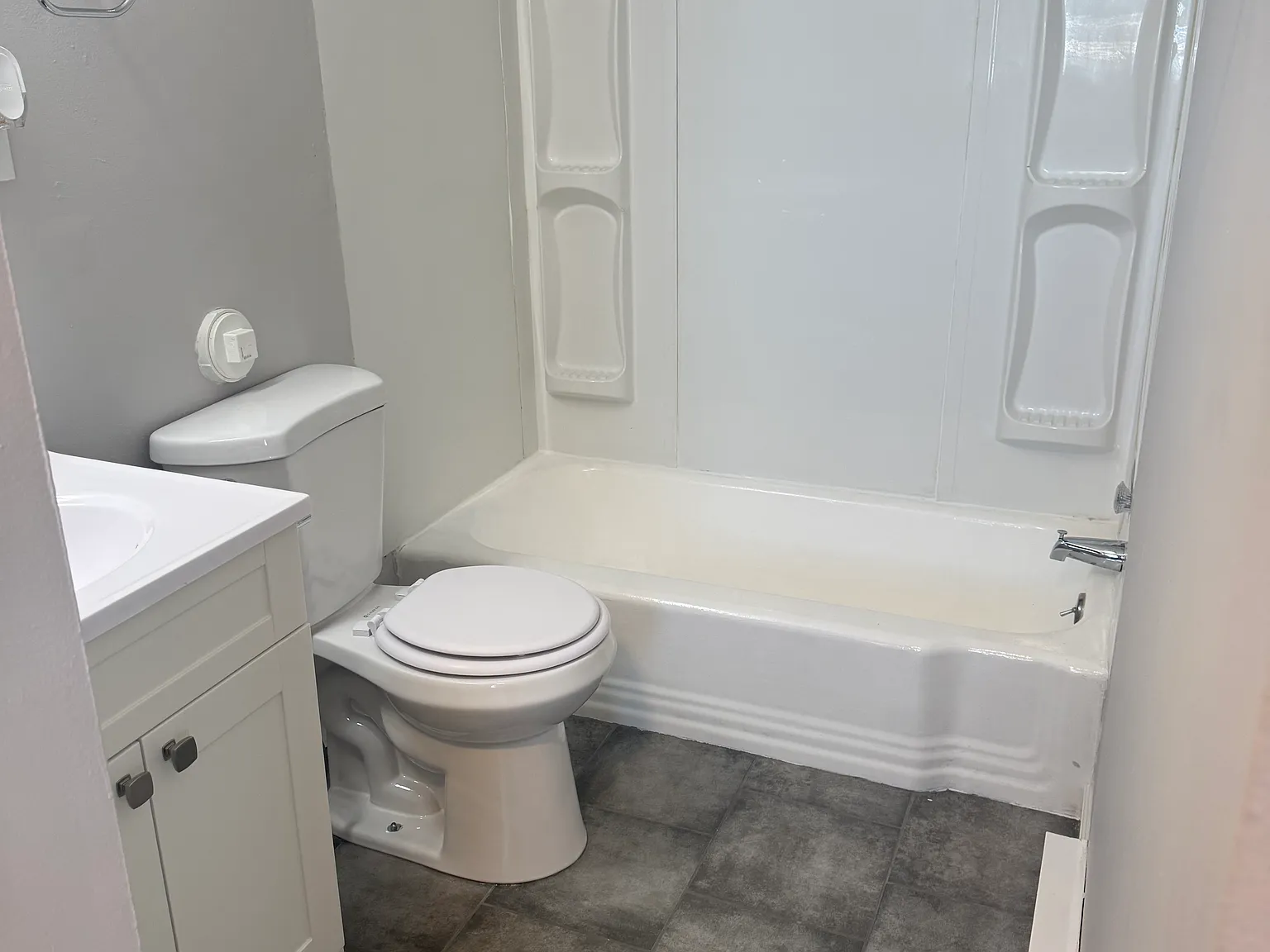 1 bed, 750 sqft, $1,050 — Photo 1