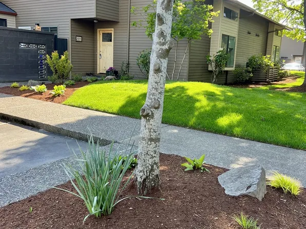 222 N Hayden Bay Dr, Portland, OR 97217