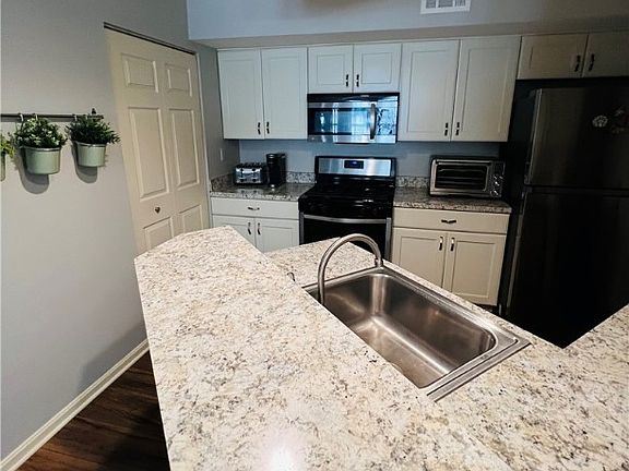 2nd image of 3811 Northwoods Ct NE Unit 1