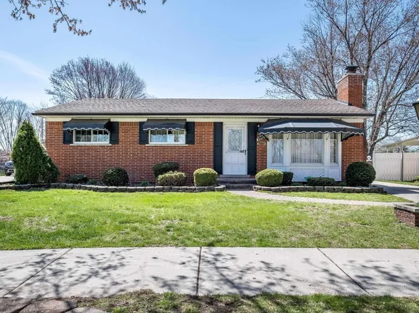 29829 Newport Dr, Warren, MI 48088