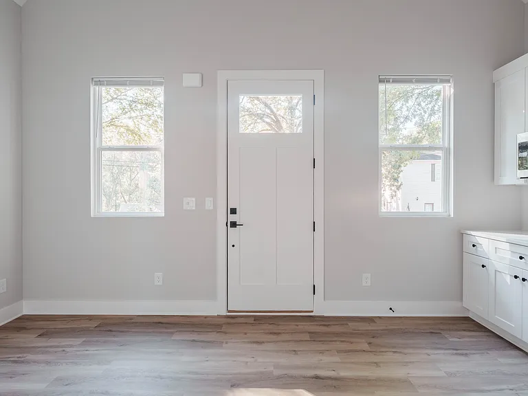 606 Glenwood Pl SE — Photo 6