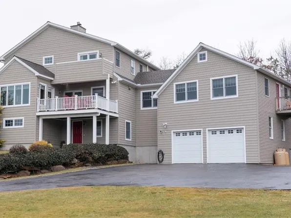 28 Valley Dr, Westerly, RI 02891