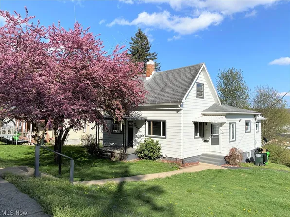 317 S Wardell St, Uhrichsville, OH 44683