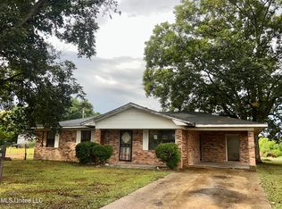 1 Krosp St, Alligator, MS 38720