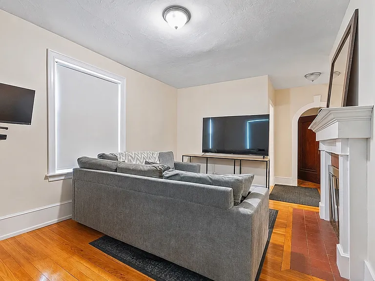 29-31 Rockrimmon Rd #1R — Photo 11