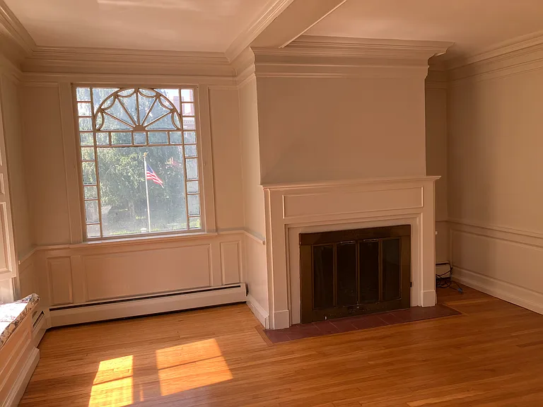 82 Washington Sq #4 — Photo 2