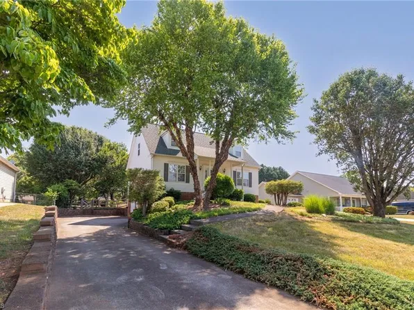1735 Springfield Farm Ct, Clemmons, NC 27012