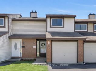 135 Castlefrank Rd #22, Ottawa, ON K2L2Y2