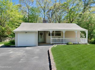 12 Fordham Rd, Shoreham, NY 11786