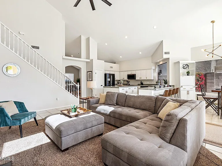 1125 E Irma Ln — Photo 15