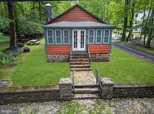 121 S Lake Dr, Lake Harmony, PA 18624