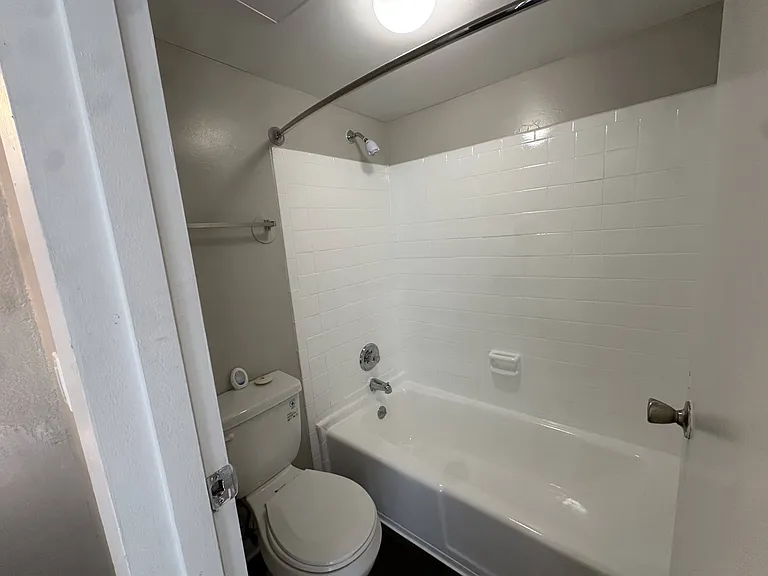 Auburn Glen Apartments — Photo 33