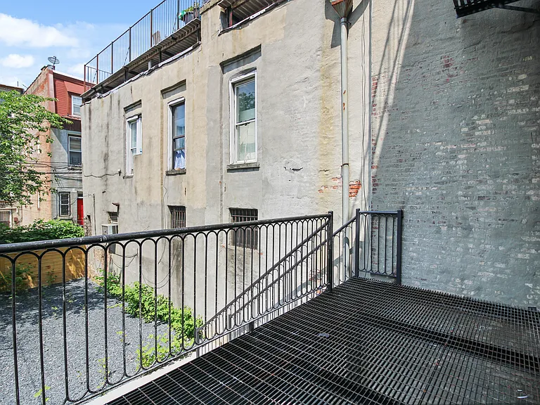 375 Hancock St #2 — Photo 12