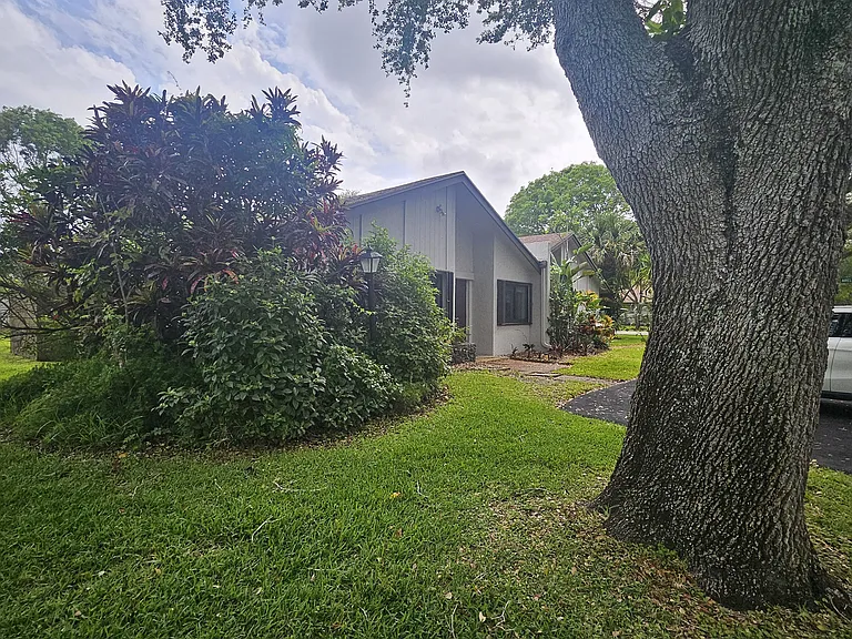3752 Arelia Dr S — Photo 7