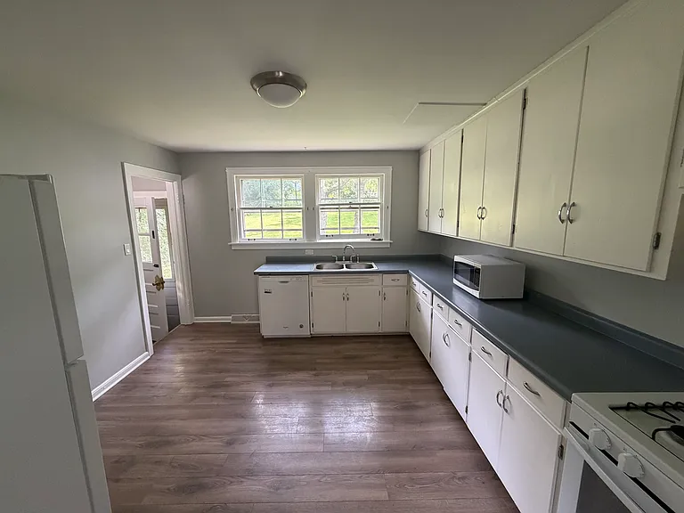 335 Park Ave — Photo 6