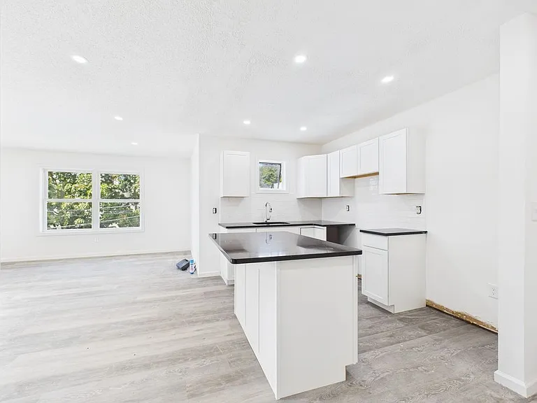 25 Dewitt St #1 — Photo 2