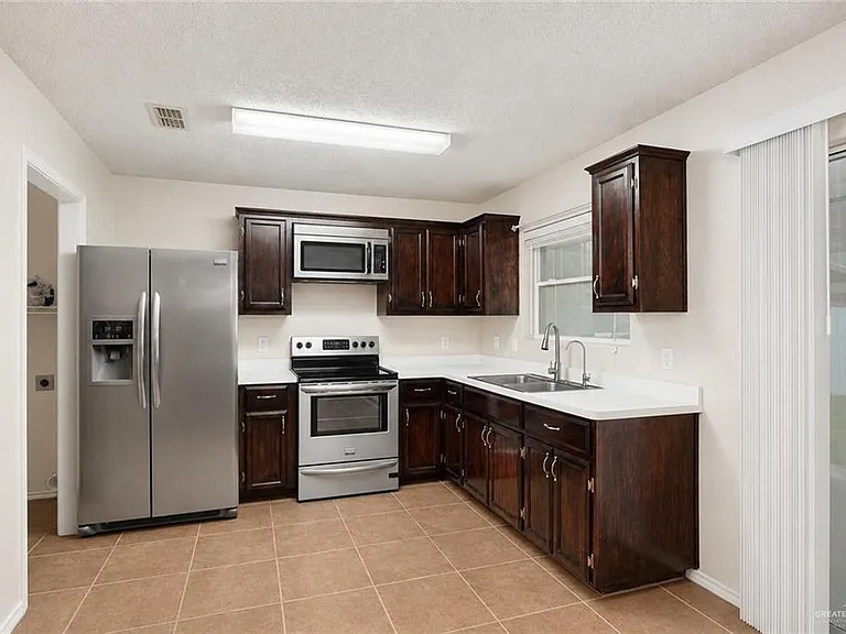 3413 Yucca Ave — Photo 5