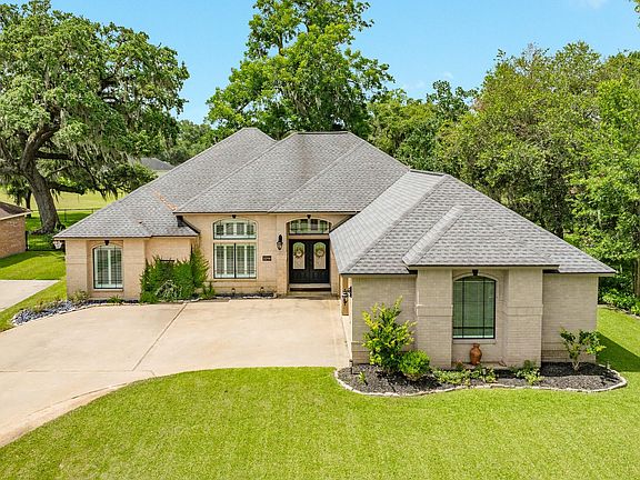 3rd image of 2286 Riverside Dr