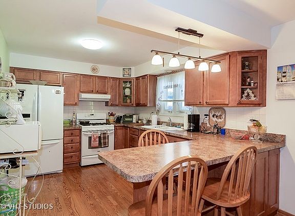 3rd image of 4102 Scott St